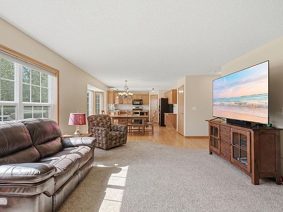 4th image of 2208 Saddlebrook Rd