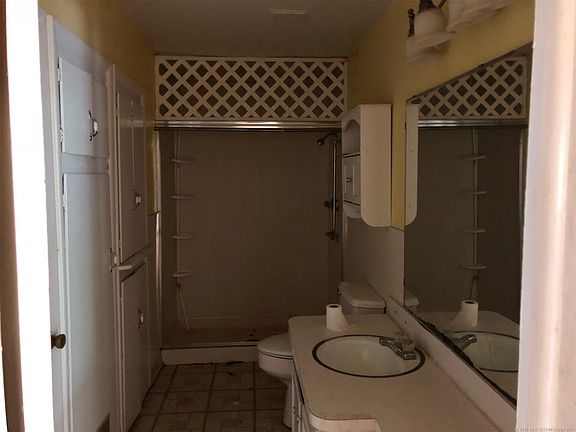 5th image of 606 S Geraldine Dr