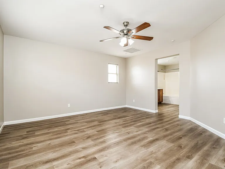 2707 E Bart St — Photo 10