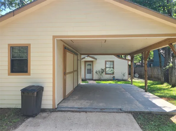 26605 Orchid Ct, Huntsville, TX 77320