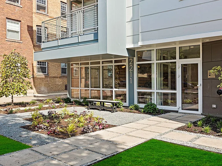 2211 Maple Ave #203 — Photo 4