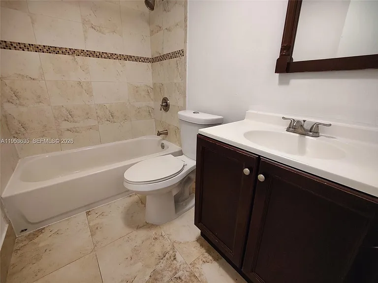 181 Wimbledon Lake Dr — Photo 23