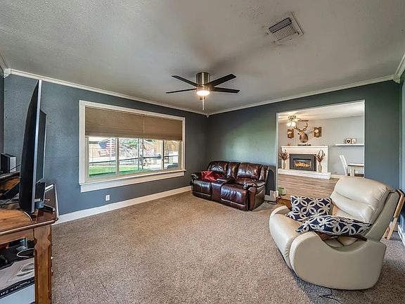 5th image of 299 Spruce Pl