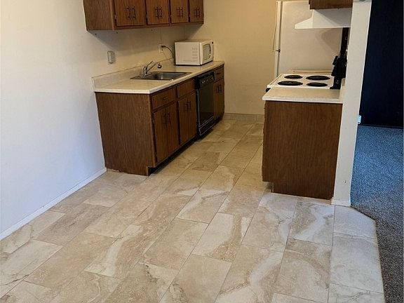 3rd image of 16390 Heather Ln