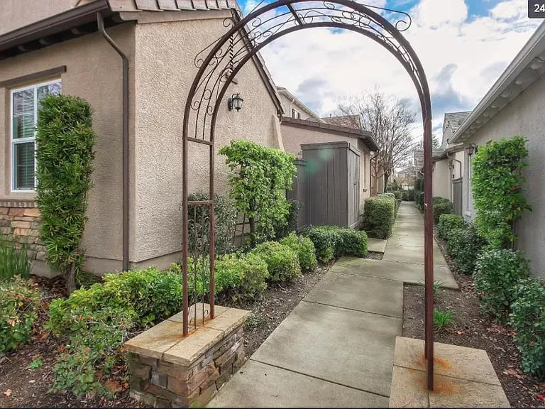 92 Talmont Cir — Photo 26