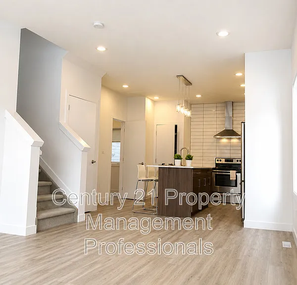 7427 106th St NW — Photo 2