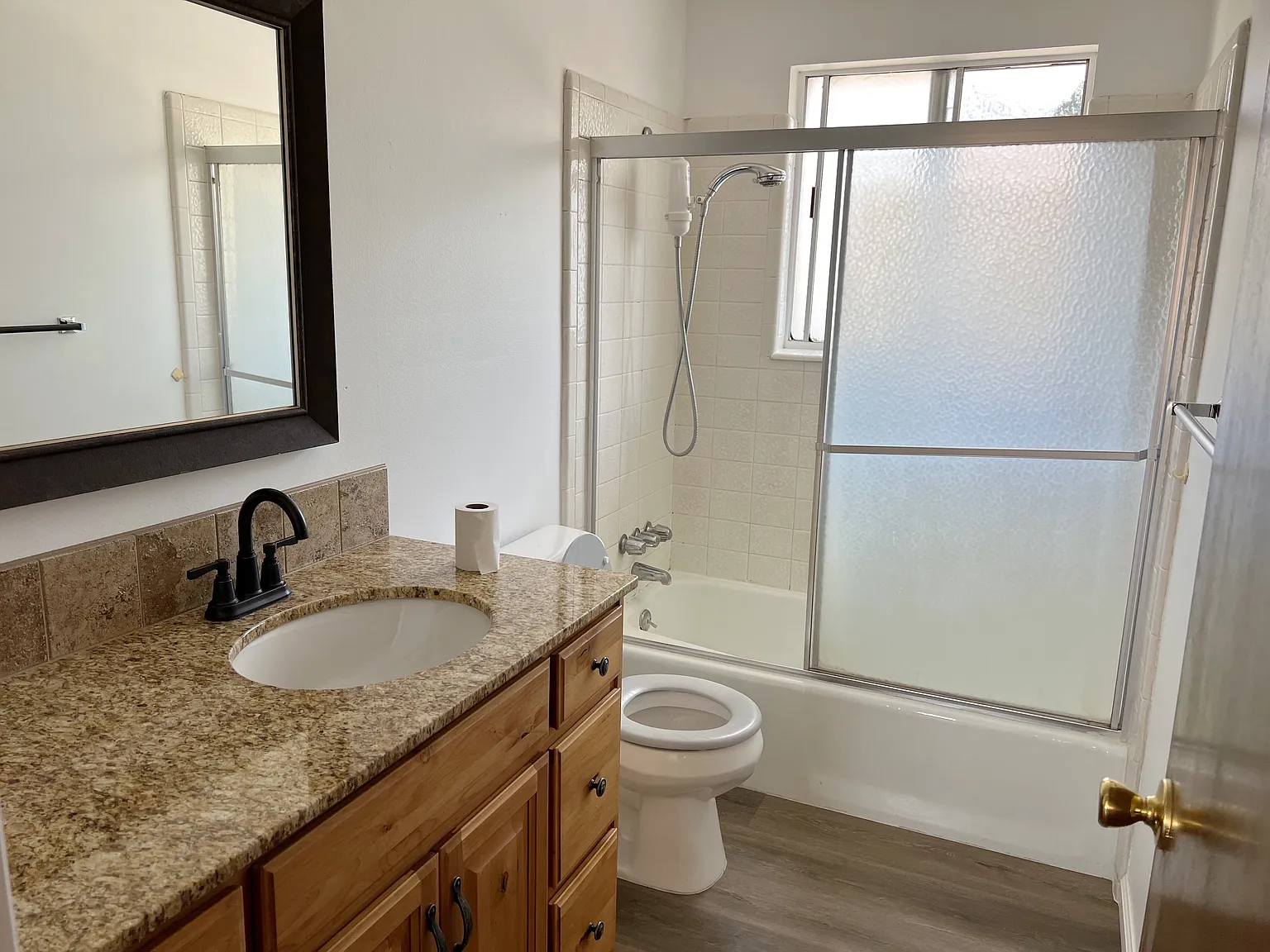 2 bed, 800 sqft, $1,300 — Photo 3