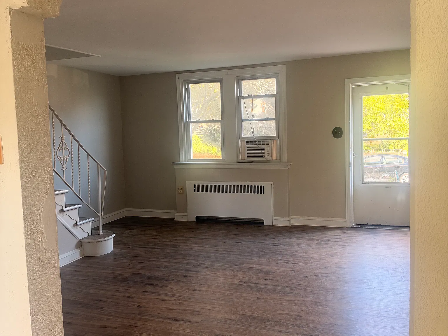 3 bed, 1092 sqft, $1,900 — Photo 3