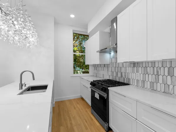 330 Forrest Street image 9 of 33