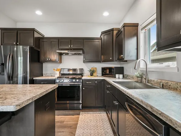 1812 Waterfall Way, Madison, WI 53718