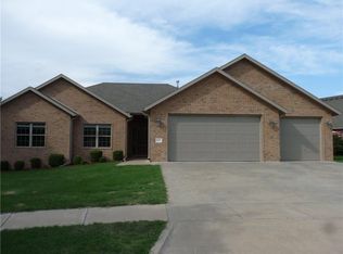 660 N Copernicus Pl, Fayetteville, AR 72704