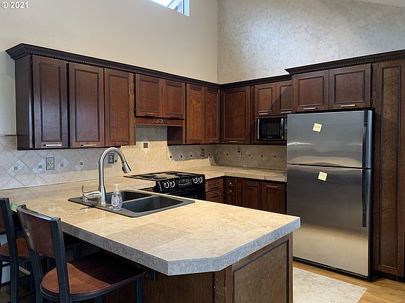 5th image of 9010 NE 30th Ave