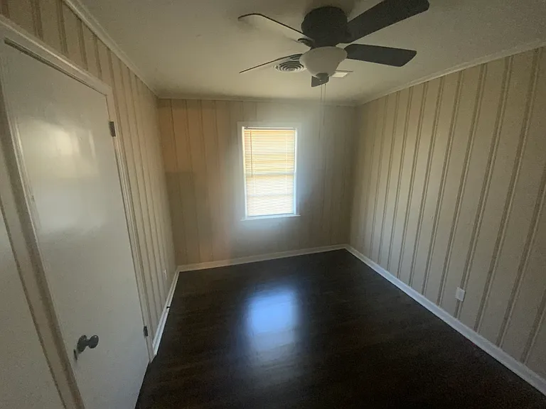 1863 Burnham Ave — Photo 4