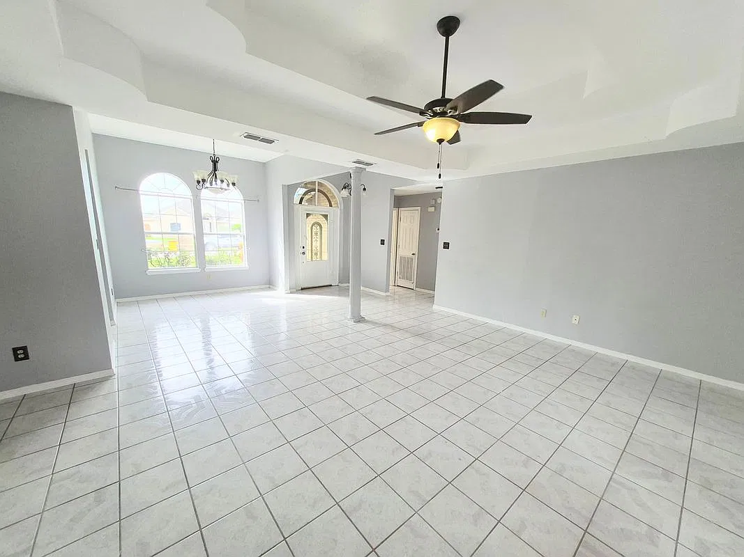 3 bed, 2.0 bath, 1261 sqft, $1,800 — Photo 2