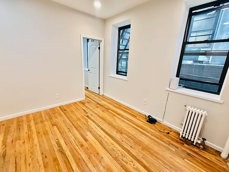 228 W 24th St #1R — Photo 2