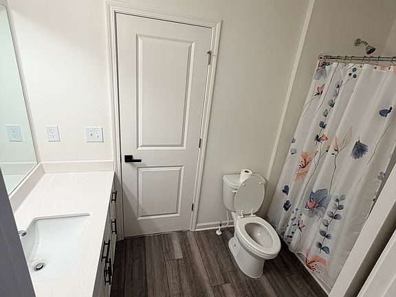 3rd image of 290 Hyde Park