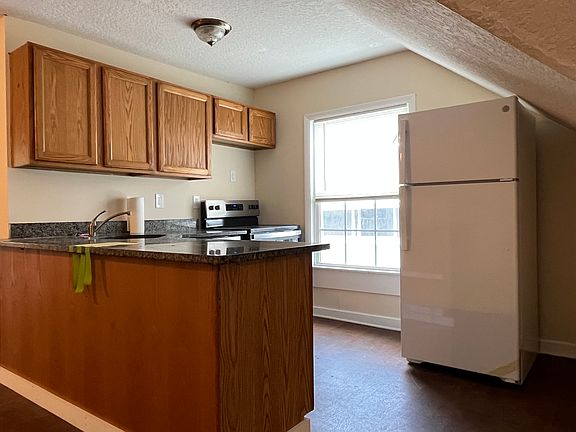 3rd image of 138 King St APT C