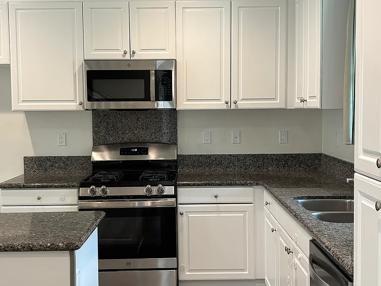 7636 Channel View St — Photo 5