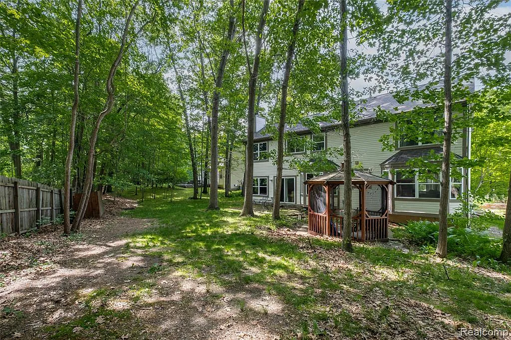 4 bed, 3.0 bath, 2853 sqft, $3,000 — Photo 3