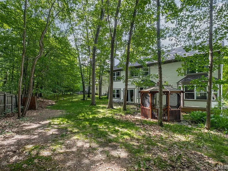 1250 Walloon Way — Photo 3