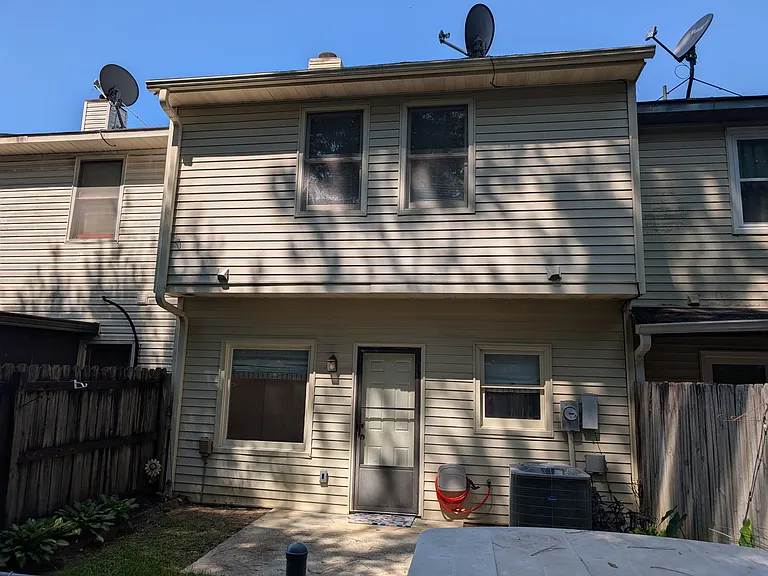 106 Bethany Ln — Photo 2