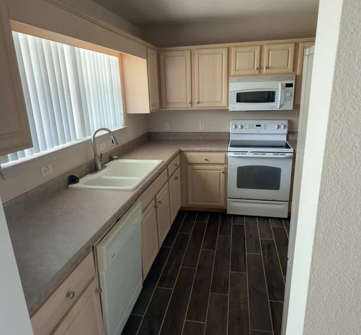 3 bed, 1401 sqft, $1,800 — Photo 4