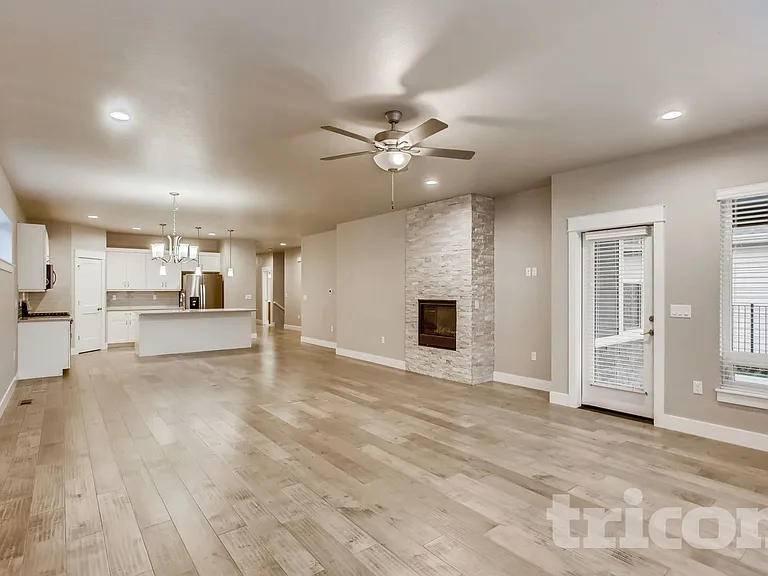 1915 Tidewater Ln — Photo 4