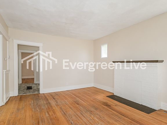 3rd image of 9104 Delphine Ave