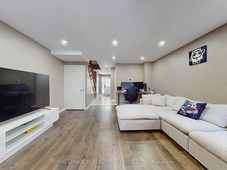 65 Morwick Dr — Photo 9