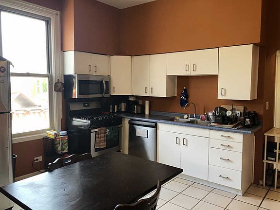 5th image of 2738 N Wilton Ave #1