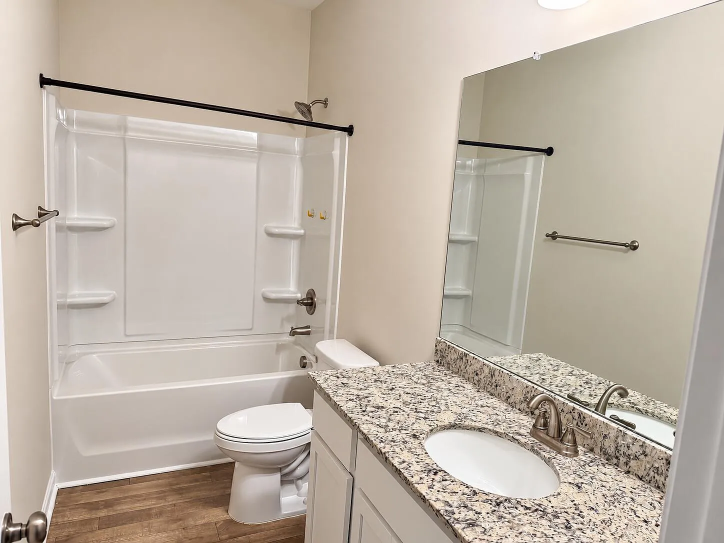 3 bed, 2.0 bath, 1480 sqft, $2,300 — Photo 3