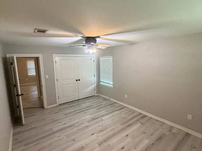 1013 Oak Dr — Photo 9