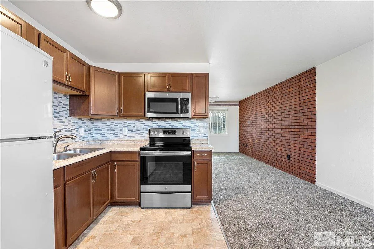 24 E Gault Way photo 1