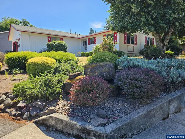 627 Ross Ave, Silverton, OR 97381