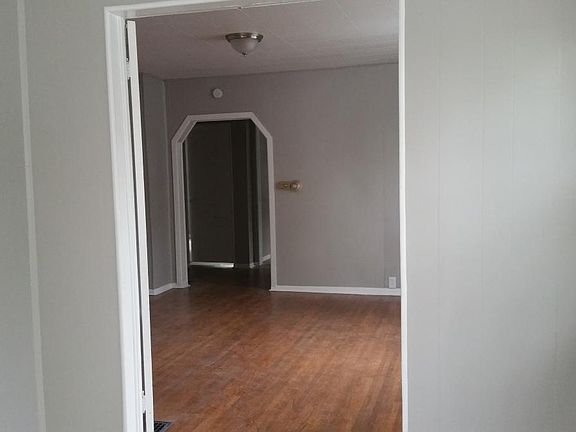 3rd image of 1053 N Traub Ave