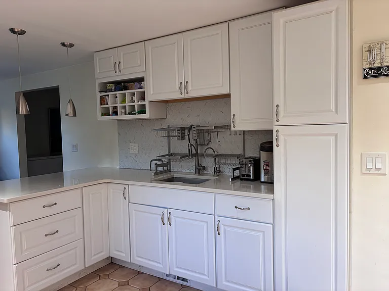 18 Swan Rd — Photo 1