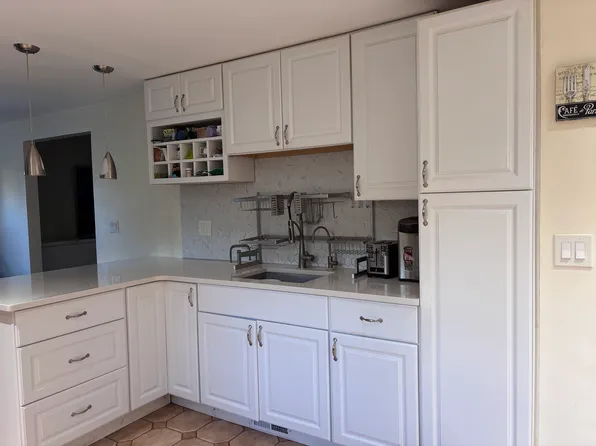 18 Swan Rd, Livingston, NJ 07039