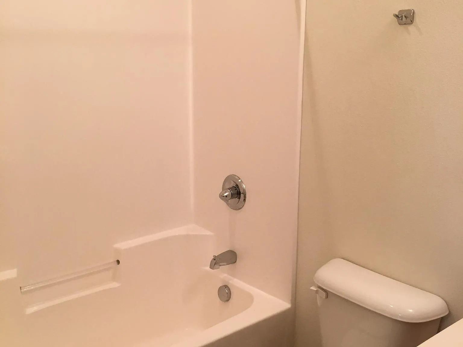 1 bed, 300 sqft, $595 — Photo 4