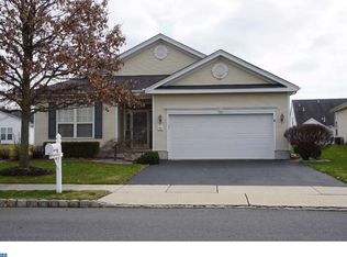 54 Chamber Ln, Columbus, NJ 08022