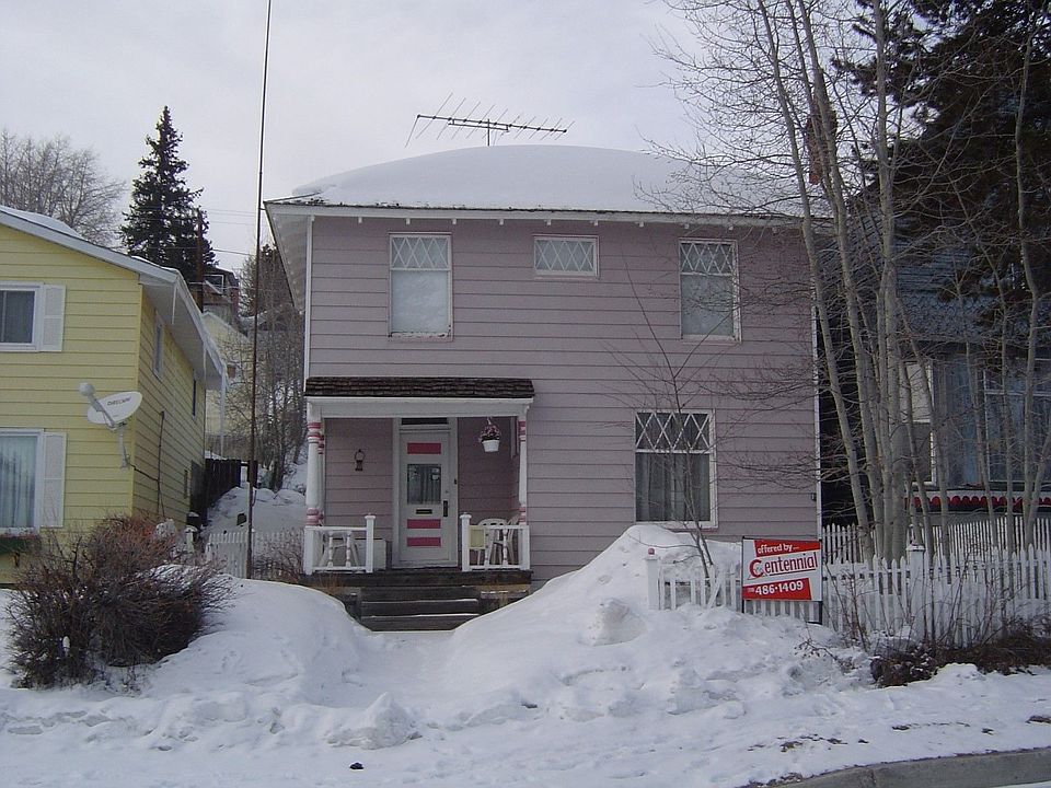 2nd image of 130 W 8th St