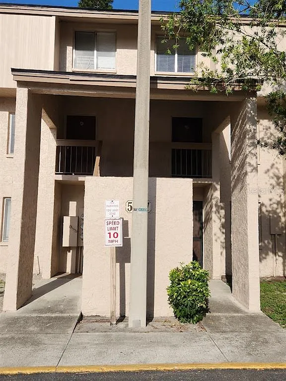 2 bed, 1.5 bath, 1074 sqft, $1,400 — Photo 2