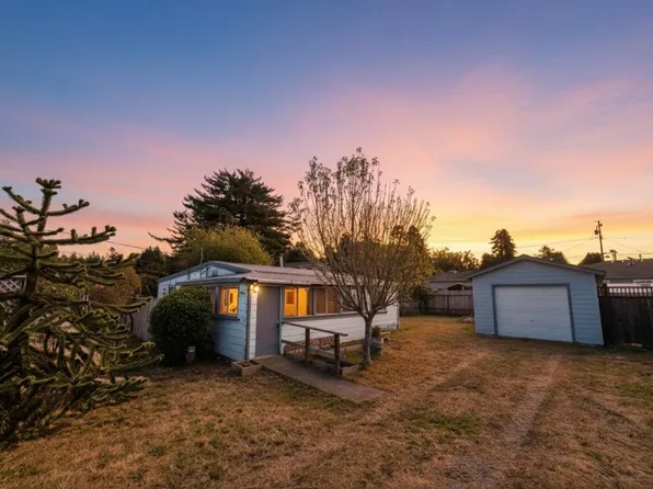1942 Crowell Ln, Eureka, CA 95503