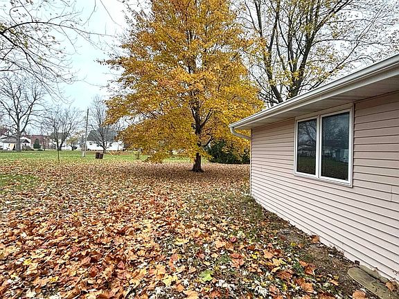 3rd image of 307 N Kellogg St