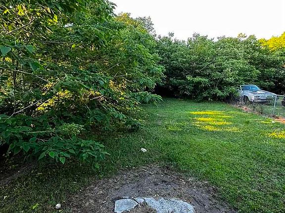 5th image of 605 Edgar St