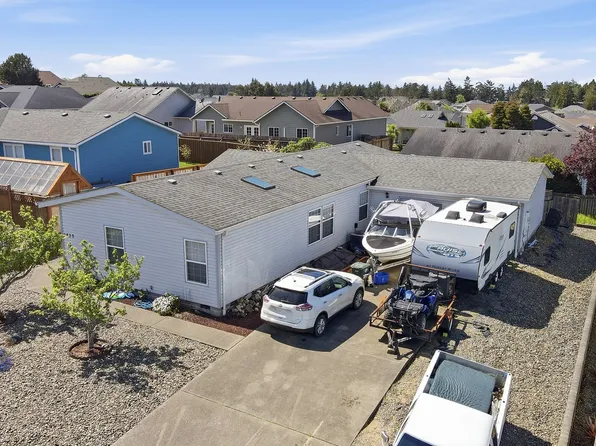 1830 Arthur St, North Bend, OR 97459