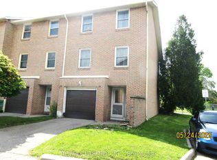 7255 Dooley Dr #1, Mississauga, ON L4T2S7