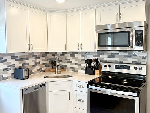 5th image of 745 West Ave