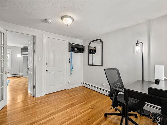 4th image of 528 E 3rd St #1