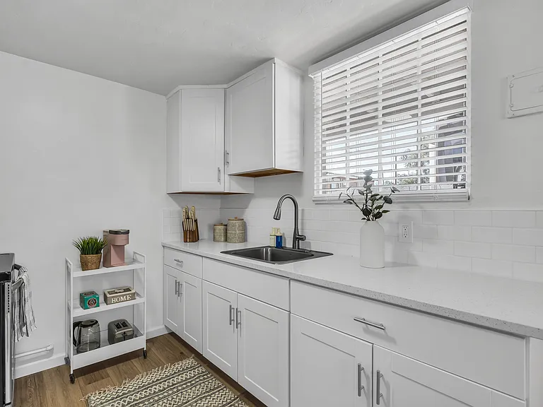 1627 N Bryant Ave #B — Photo 8