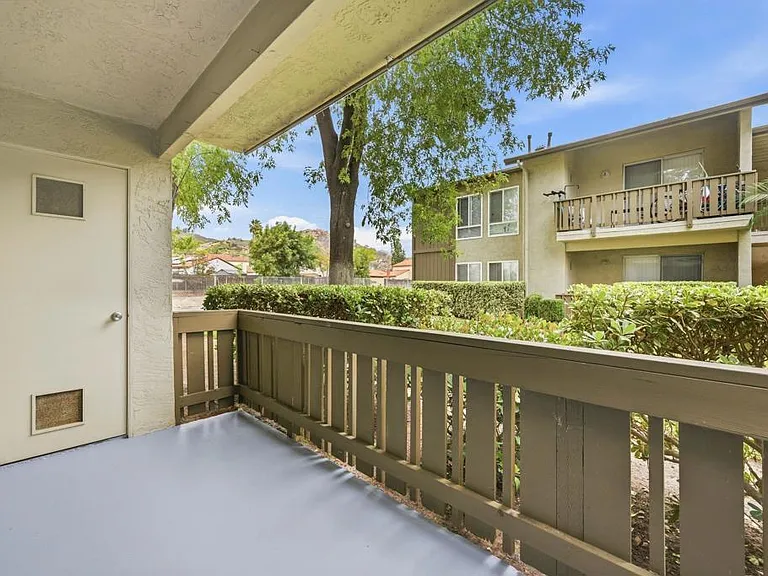 2536 White Oak Pl #5 — Photo 25